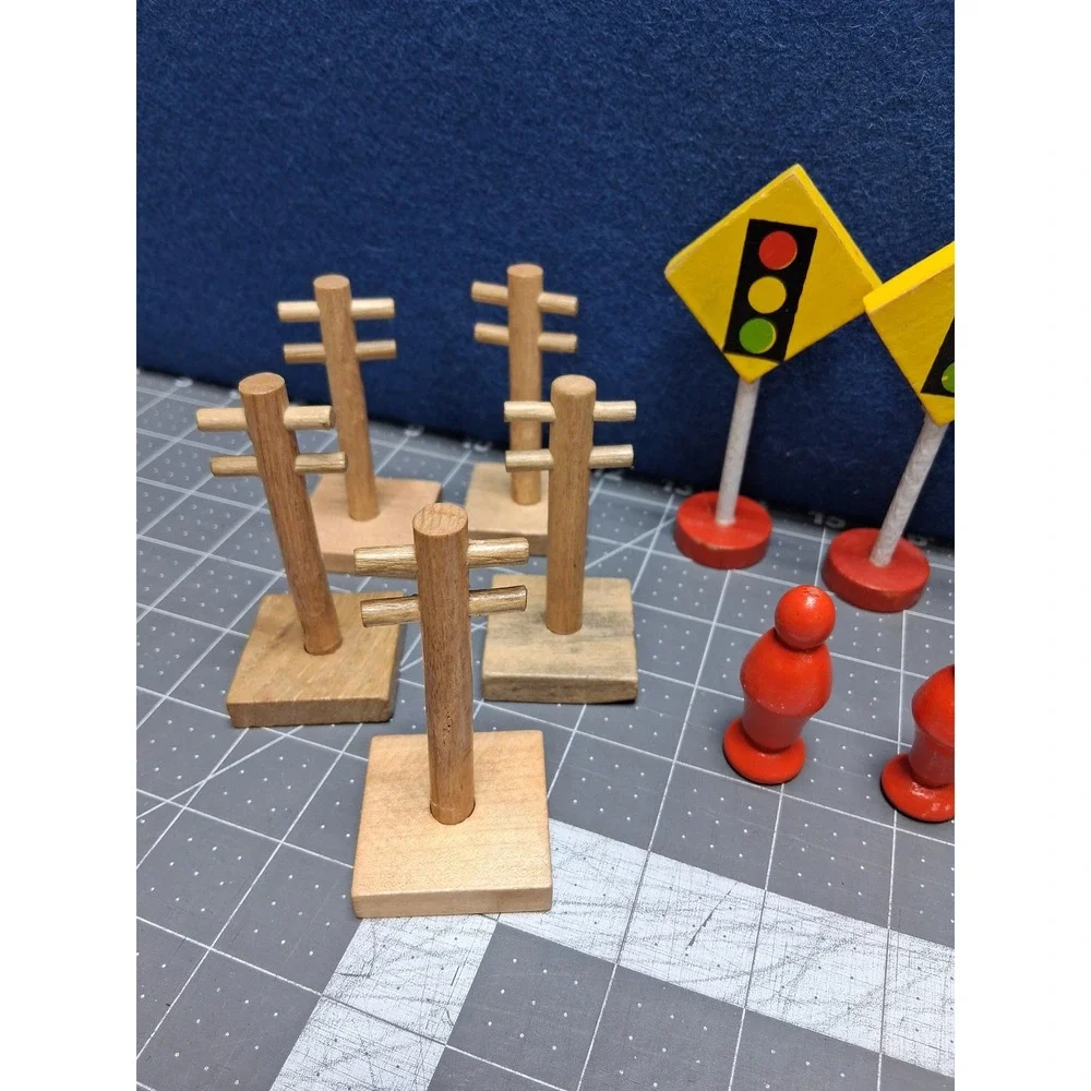 Unbranded Wooden Toy Traffic Signs Utility Poles Fences Figures Set Multicolor